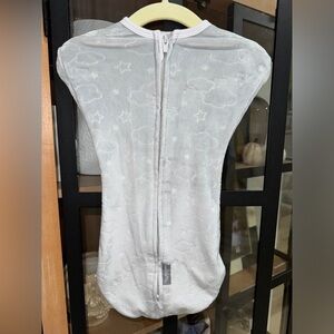 SwaddleMe Ingenuity Compression Baby Swaddle Pod arms up Zipper newborn unisex